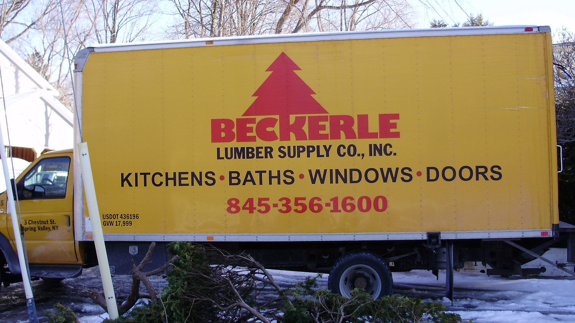 Most Complete Paint Line in County. Beckerle Lumber is your pintura Tienda!
